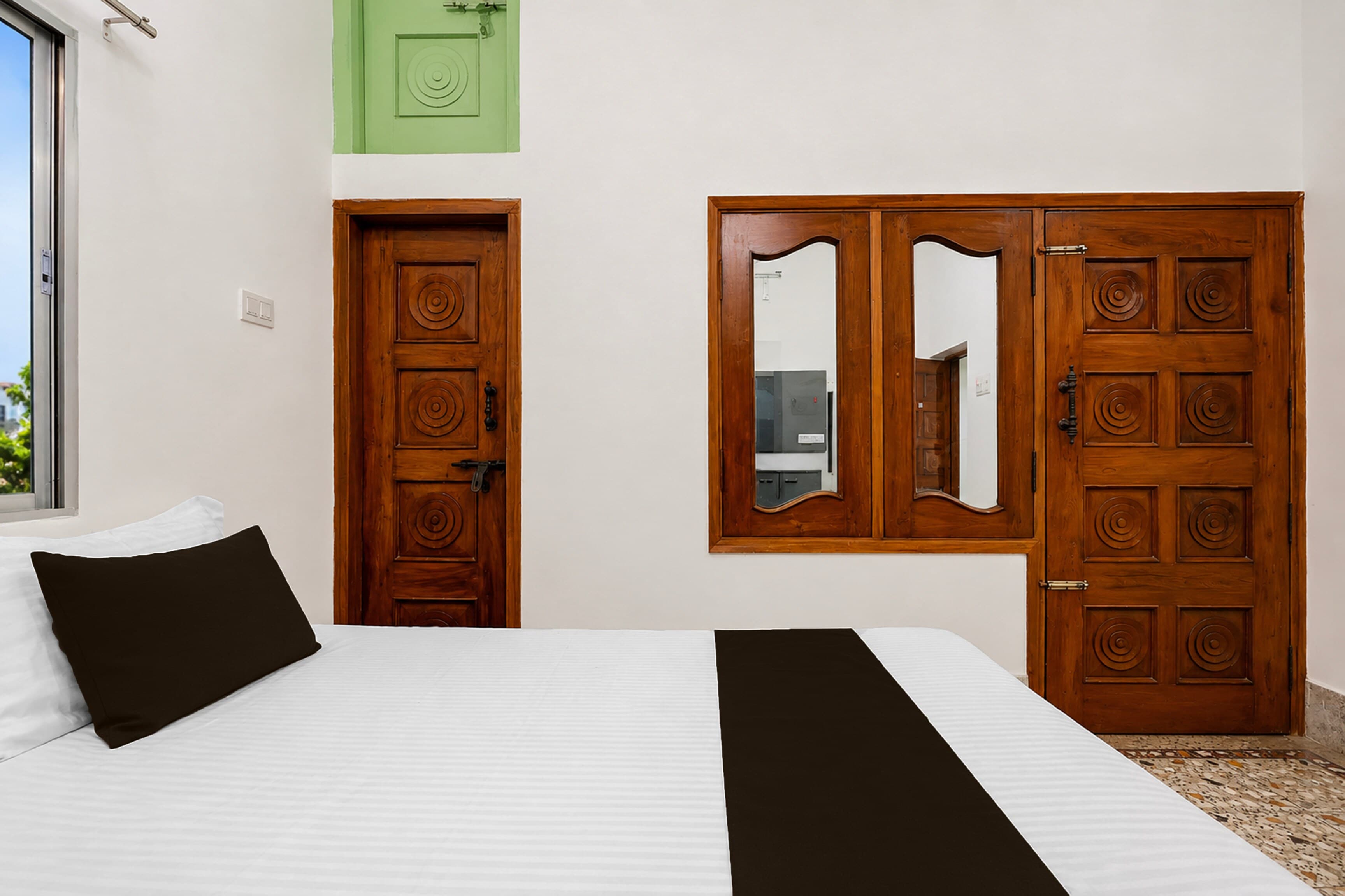 SPOT ON Khedia Inn - Tap to explore photos
