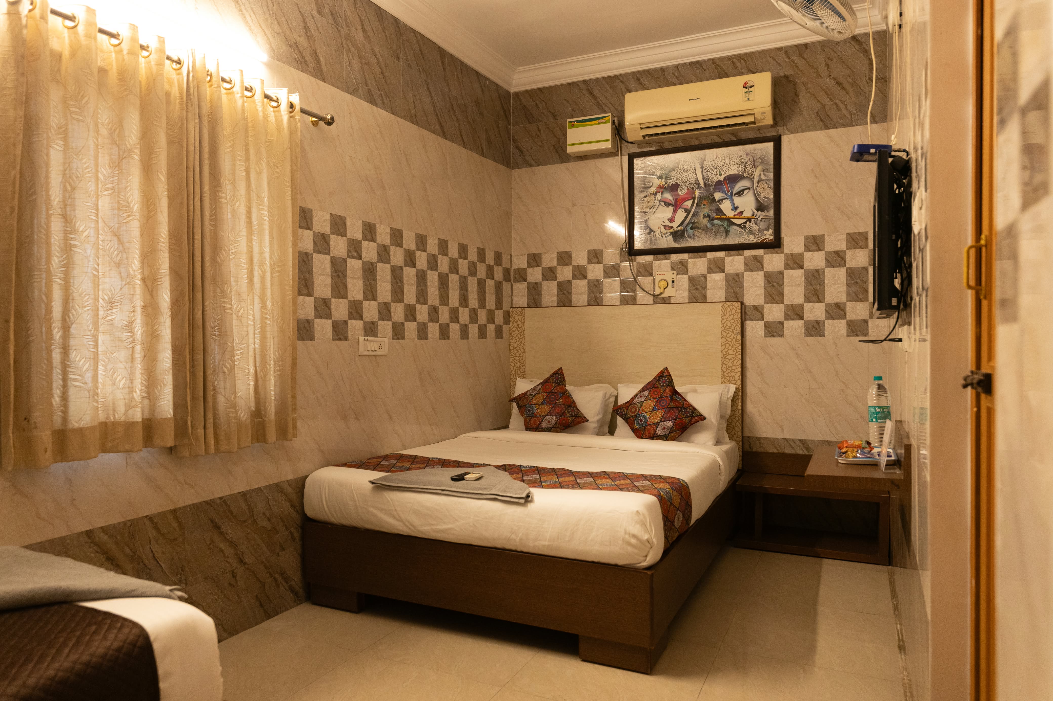 SURYA'S GUEST HOUSE - Tap to explore photos