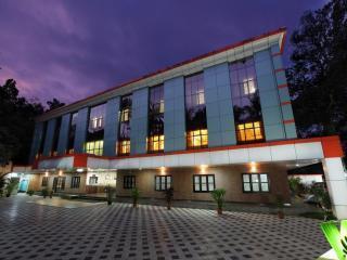 Broad Bean Hotel Kakayangad Muzhakunnu, Kannur - Tap to explore photos