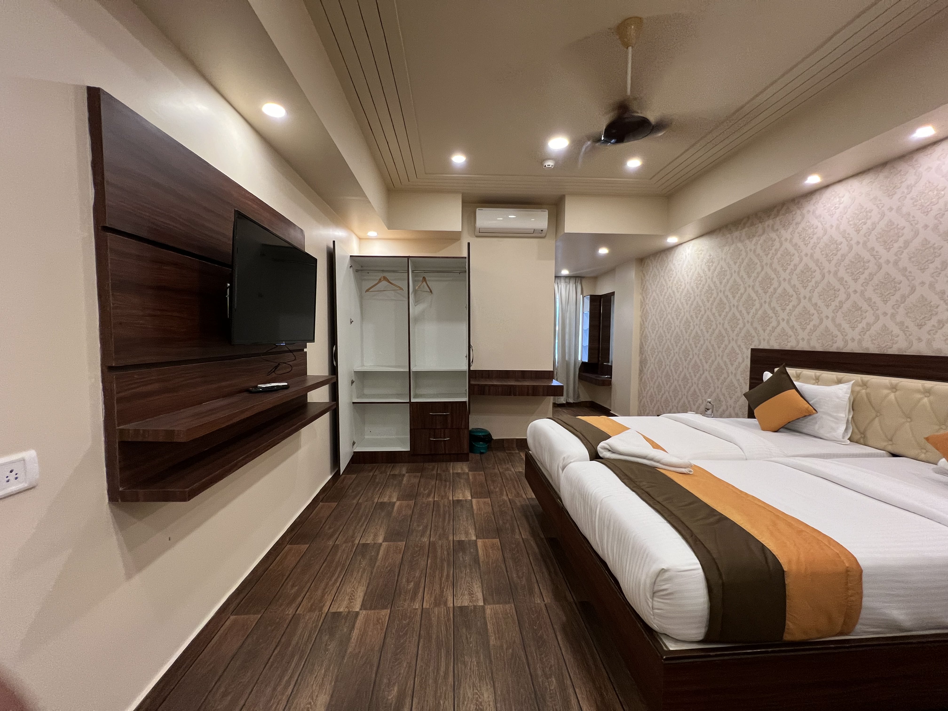 Grand Falcon Electronic City - Tap to explore photos