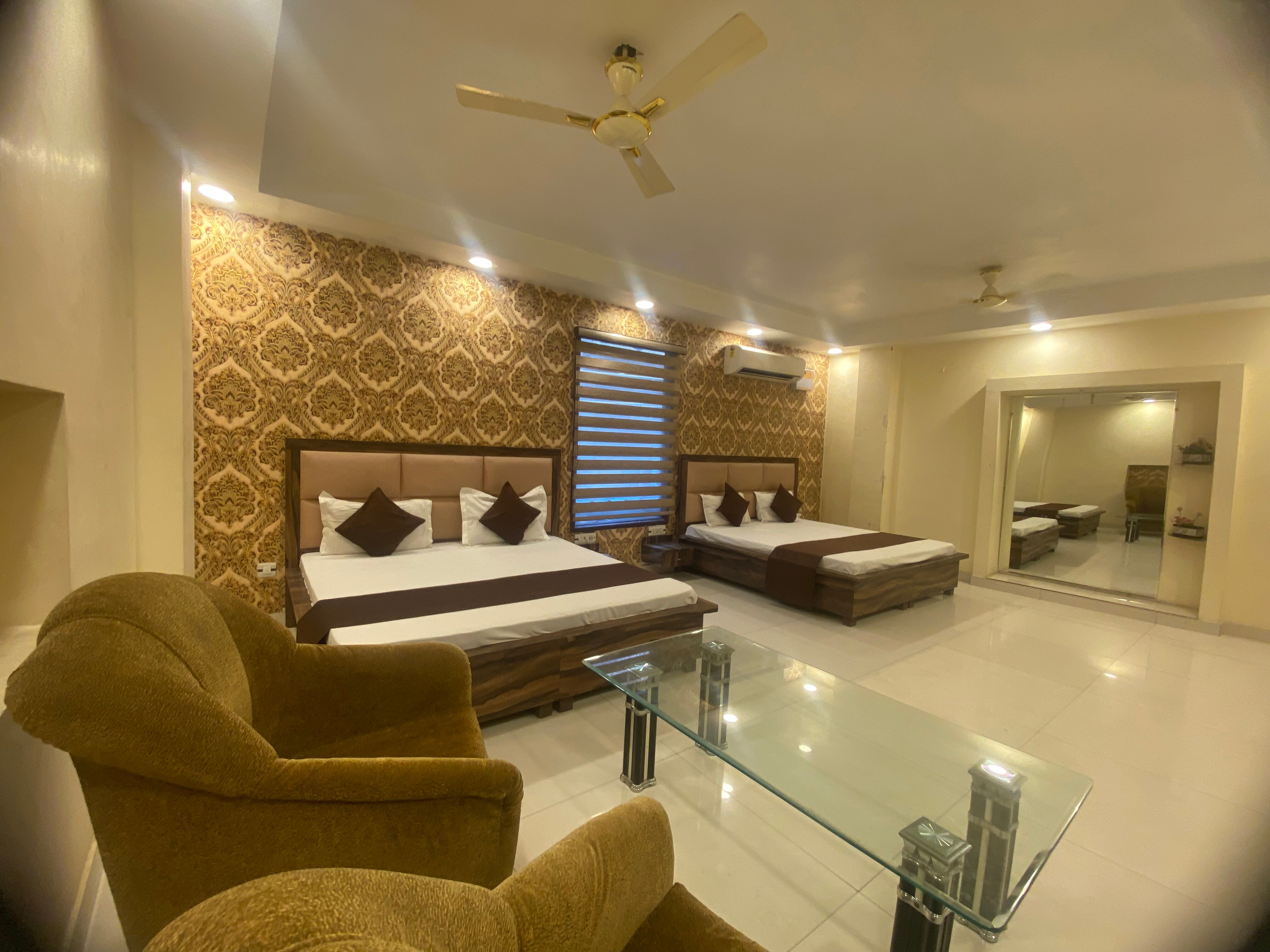 Hotel SK Paradise - 50 Meter From Golden Temple - Tap to explore photos
