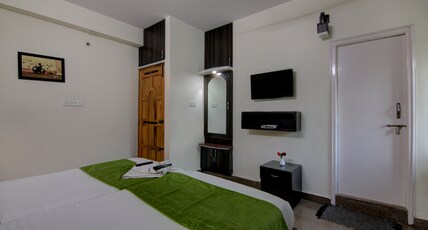 SunshineSuites Park View Room Type - Deluxe Room