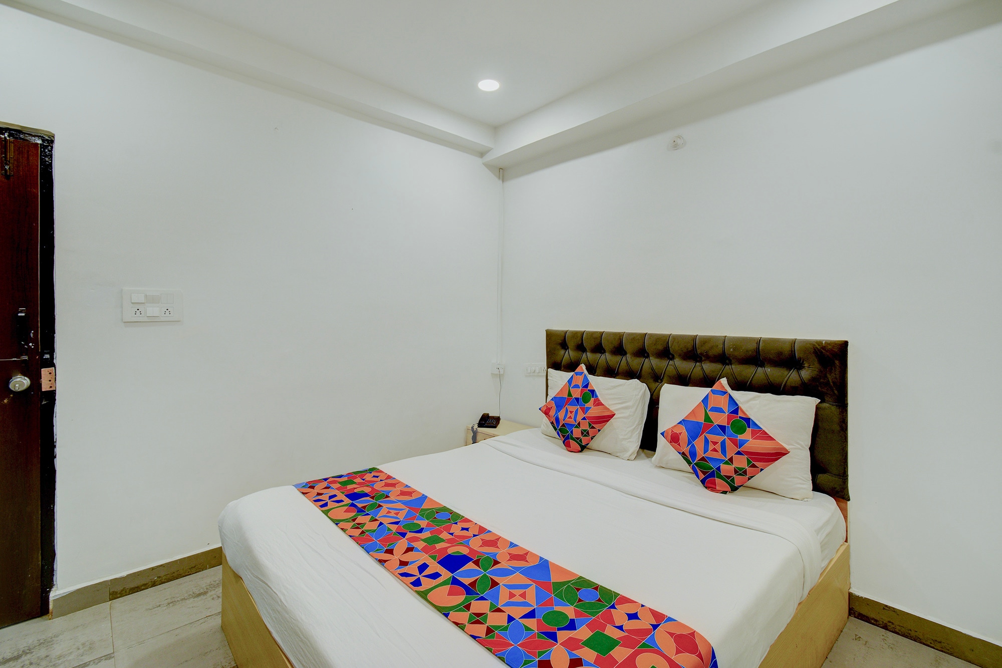 FabHotel Wild Wings Gachibowli - DLF Cyber City, Gachibowli - Tap to explore photos
