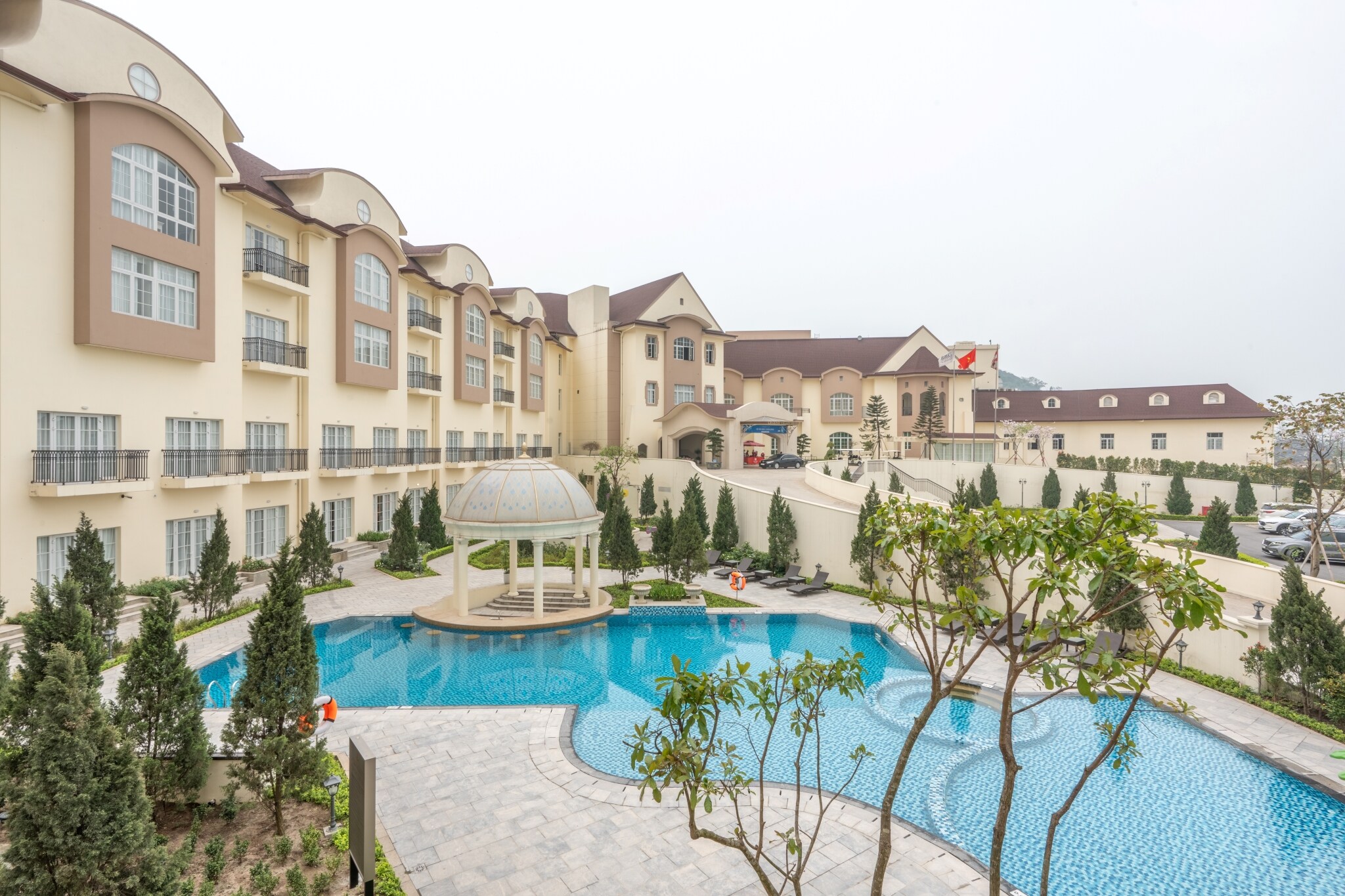 Legend Valley Hotel Ha Nam - Tap to explore photos