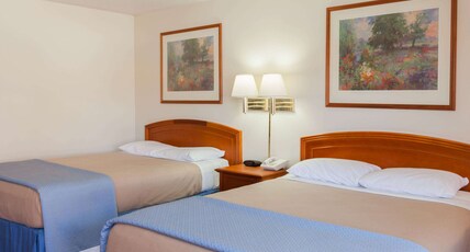 Days Inn by Wyndham Castaic Six Flags Magic Mountain Room Type - 2 Queen Beds, Non-Smoking