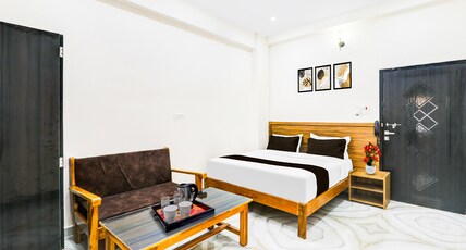 Super OYO Collection O Chitaipur IIT BHU Campus Varanasi Room Type - Classic with Balcony