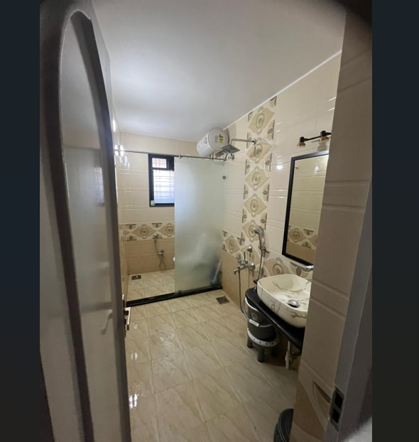 Spacious Riverview 2bhk by Royal Luxor - Tap to explore photos