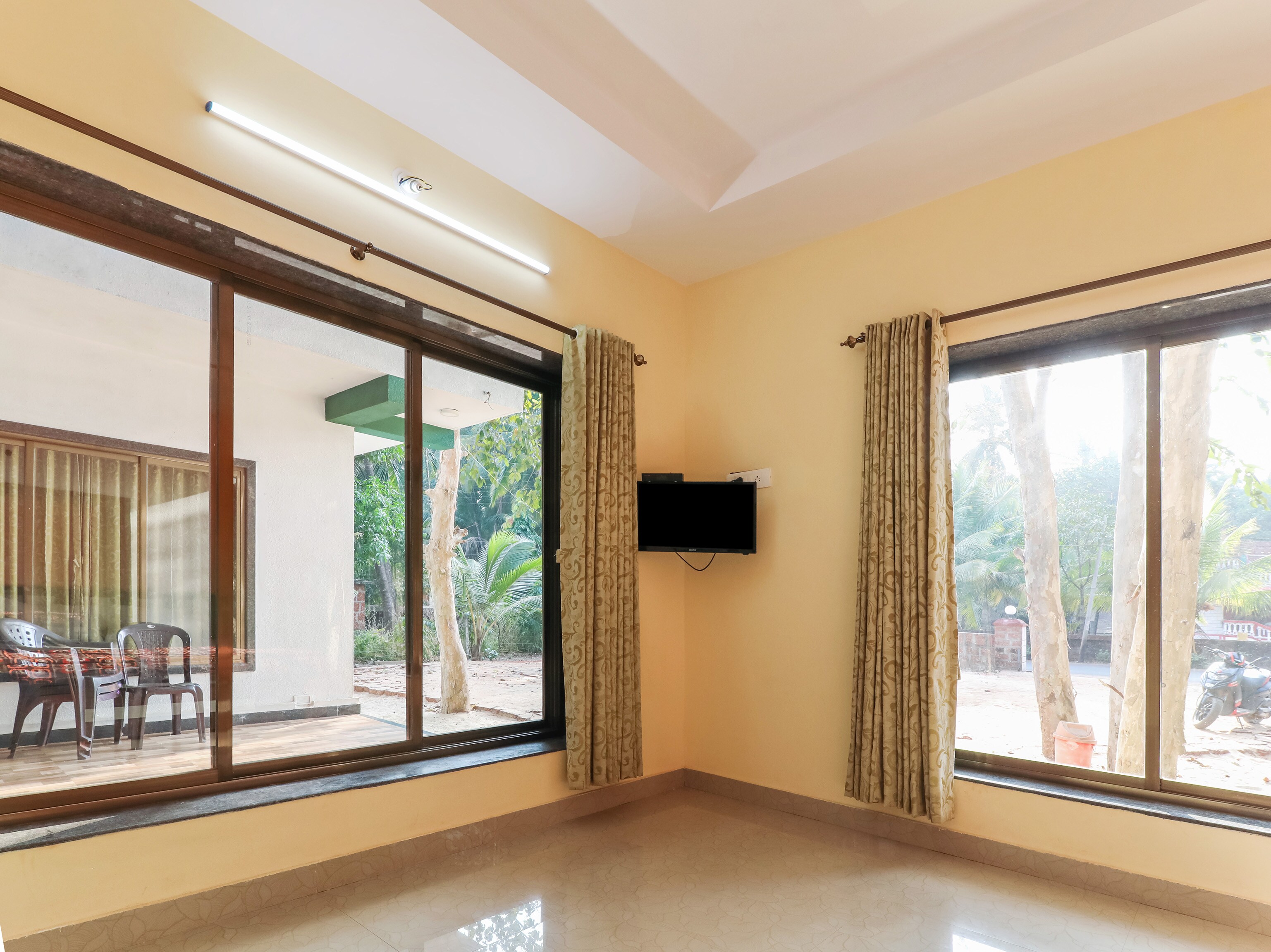 Swami Bed & Breakfast - Tap to explore photos