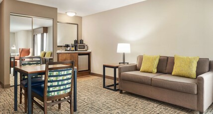 Hilton Garden Inn Dubuque Downtown Room Type - 1KING 1 BDRM WHIRLPOOL STE