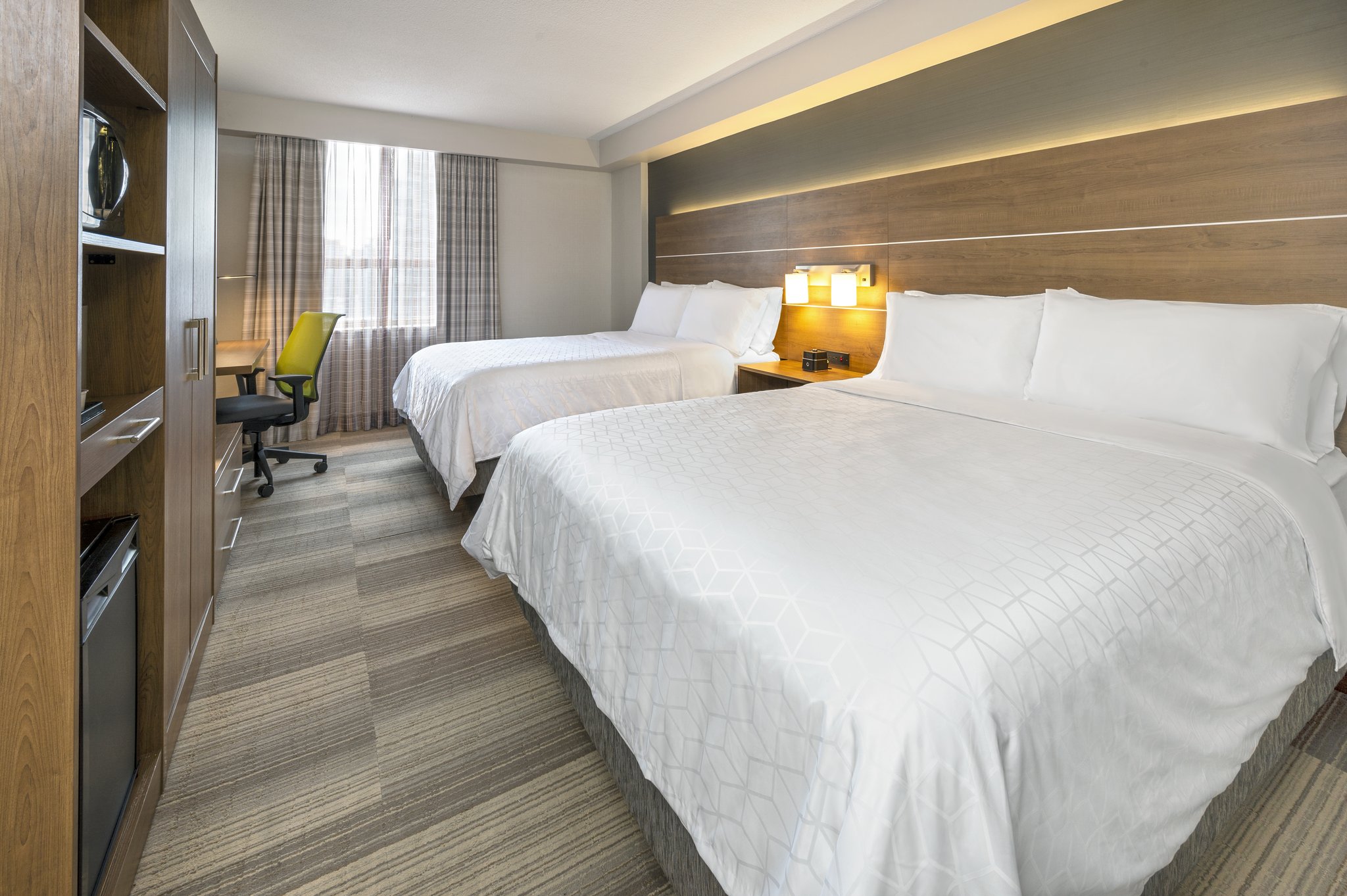 Holiday Inn Express Toronto - Downtown - Tap to explore photos