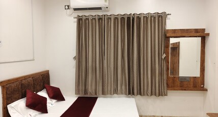 Hotel Pride Room Type - Deluxe Double Bed Room