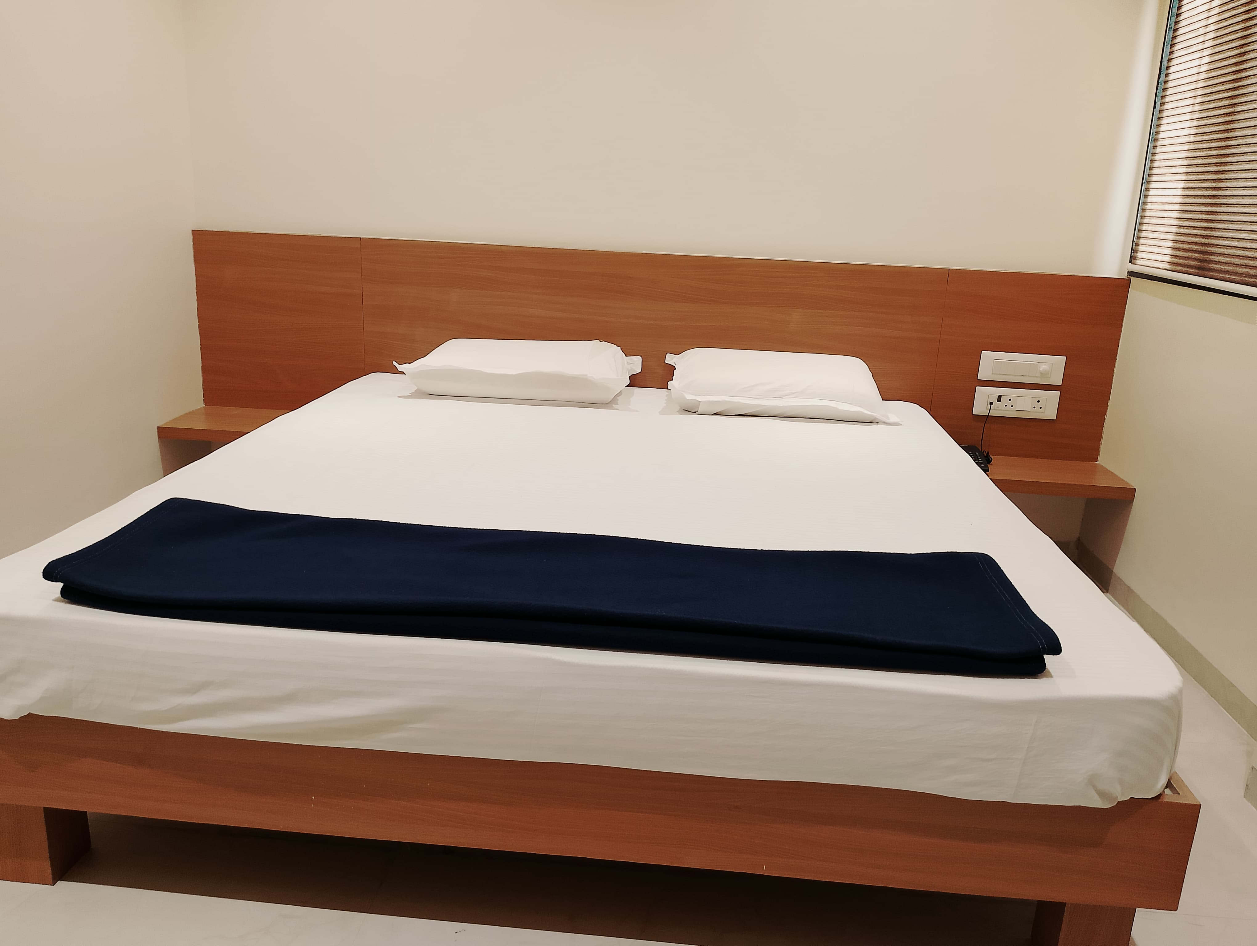 Hotel Bhaiji Executive - Tap to explore photos