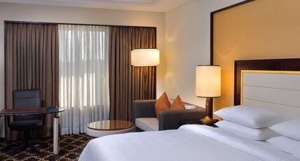 Sheraton Grand Pune Bund Garden Hotel Room Type - Club Lounge Access, Guest room, 1 King
