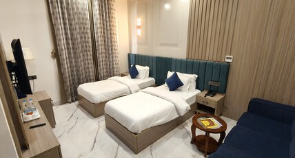 Shree Aaradhya Suites Hotel Room Type - Luxury Suite Twin Bed Room