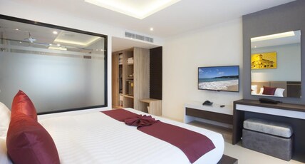 Paripas Patong Resort Room Type - Deluxe Double Room with Pool Access Paripas Patong Resort Room Type - Deluxe Double Room with Pool Access