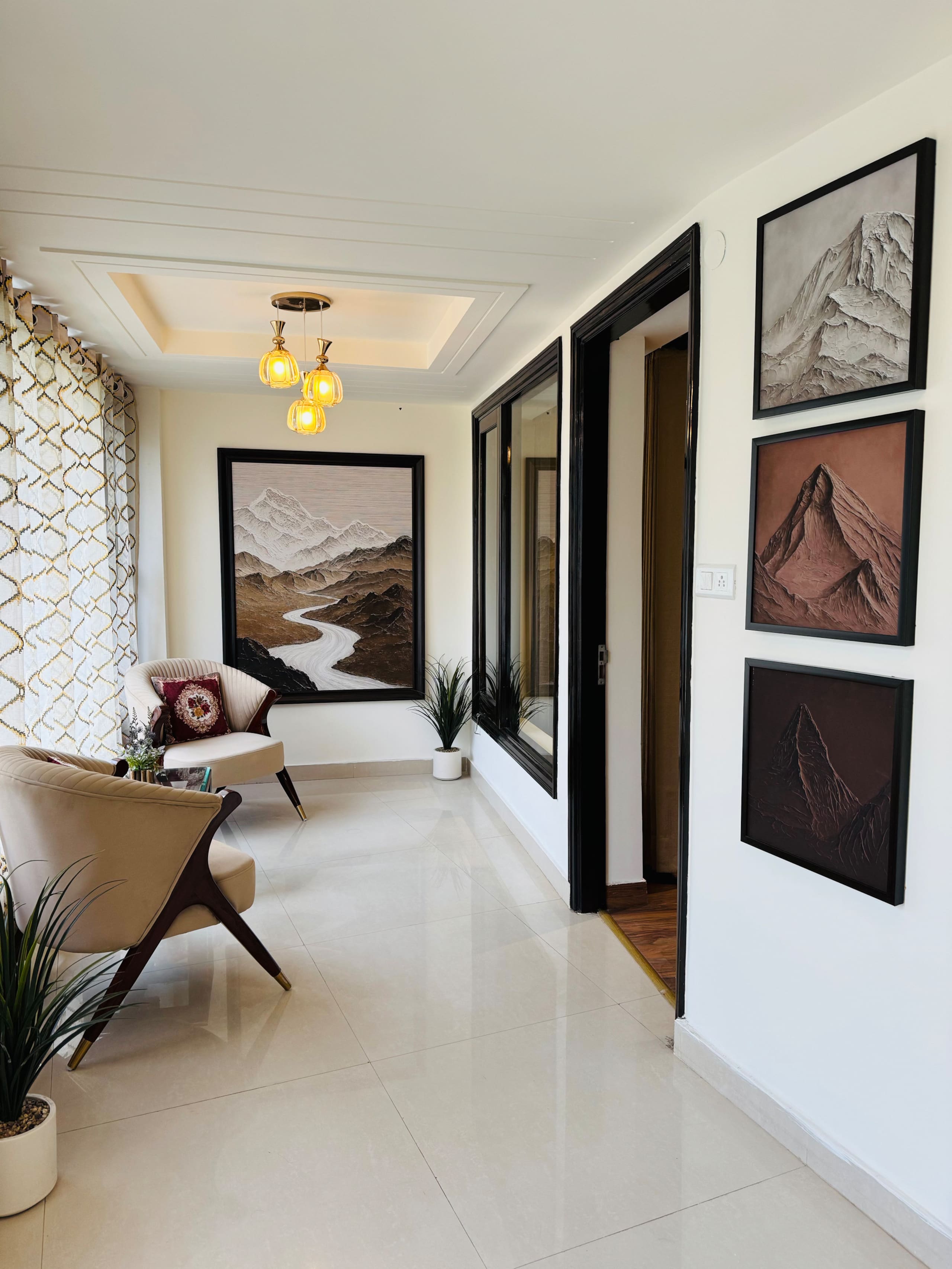 Mall Road Luxury 2BHK w Balcony WiFi - Tap to explore photos