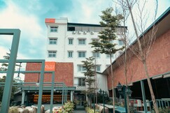 Snap Inn Rooms By The Buzz House