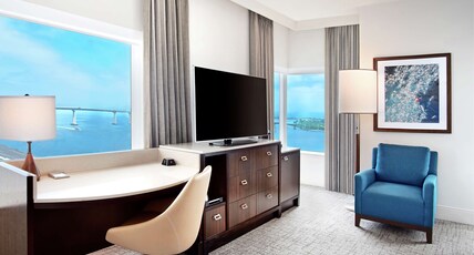Hilton San Diego Bayfront Room Type - CORNER BAY CITY VIEW 2 QN