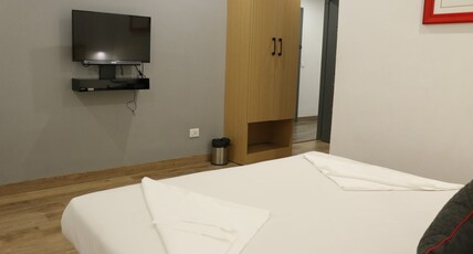 SM Hives Room Type - BUSINESS CLASSIC ROOM