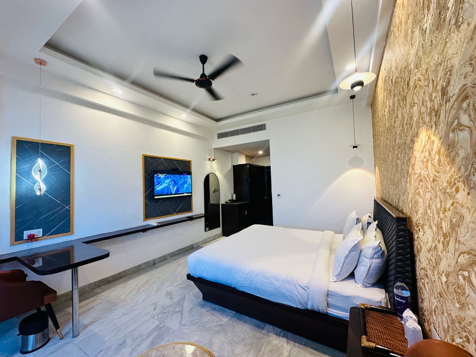 Hotel Krishna Sagar NH24 - Tap to explore photos