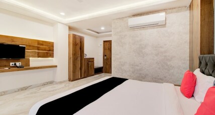 Hotel Krishnaraj Room Type - Super Deluxe Room