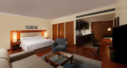 Hilton Bangalore Embassy GolfLinks Room Type - Premium Room With Kitchenette and Bathtub Hilton Bangalore Embassy GolfLinks Room Type - Premium Room With Kitchenette and Bathtub