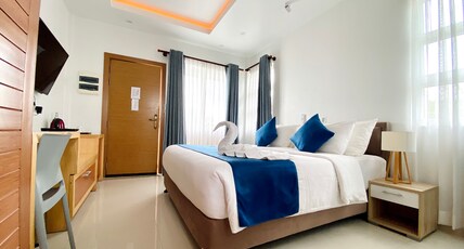 Reef Edge Thulusdhoo Guesthouse Room Type - Deluxe Ocean Front Twin