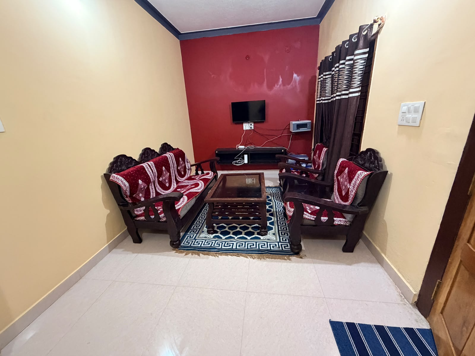Mountain Breeze 3BHK - Tap to explore photos