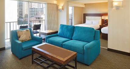 DoubleTree by Hilton Hotel Alana - Waikiki Beach Room Type - WAIKIKI STE CTY MTN VW 2 Q