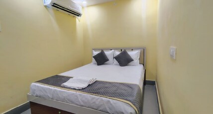 DADA BAUDI BHOJONALAYA AND HOTEL Room Type - Attached Room