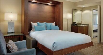 Embassy Suites by Hilton San Diego - La Jolla Room Type - 2 RM STE - 1 KNG 1QN MRPHY