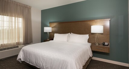 Staybridge Suites LAKE JACKSON, an IHG hotel Room Type - 1 King Studio Suite Communication Accessible Tub