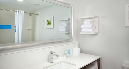 HAMPTON INN GLENDALE PEORIA Room Type - 2 QUEEN BEDS
