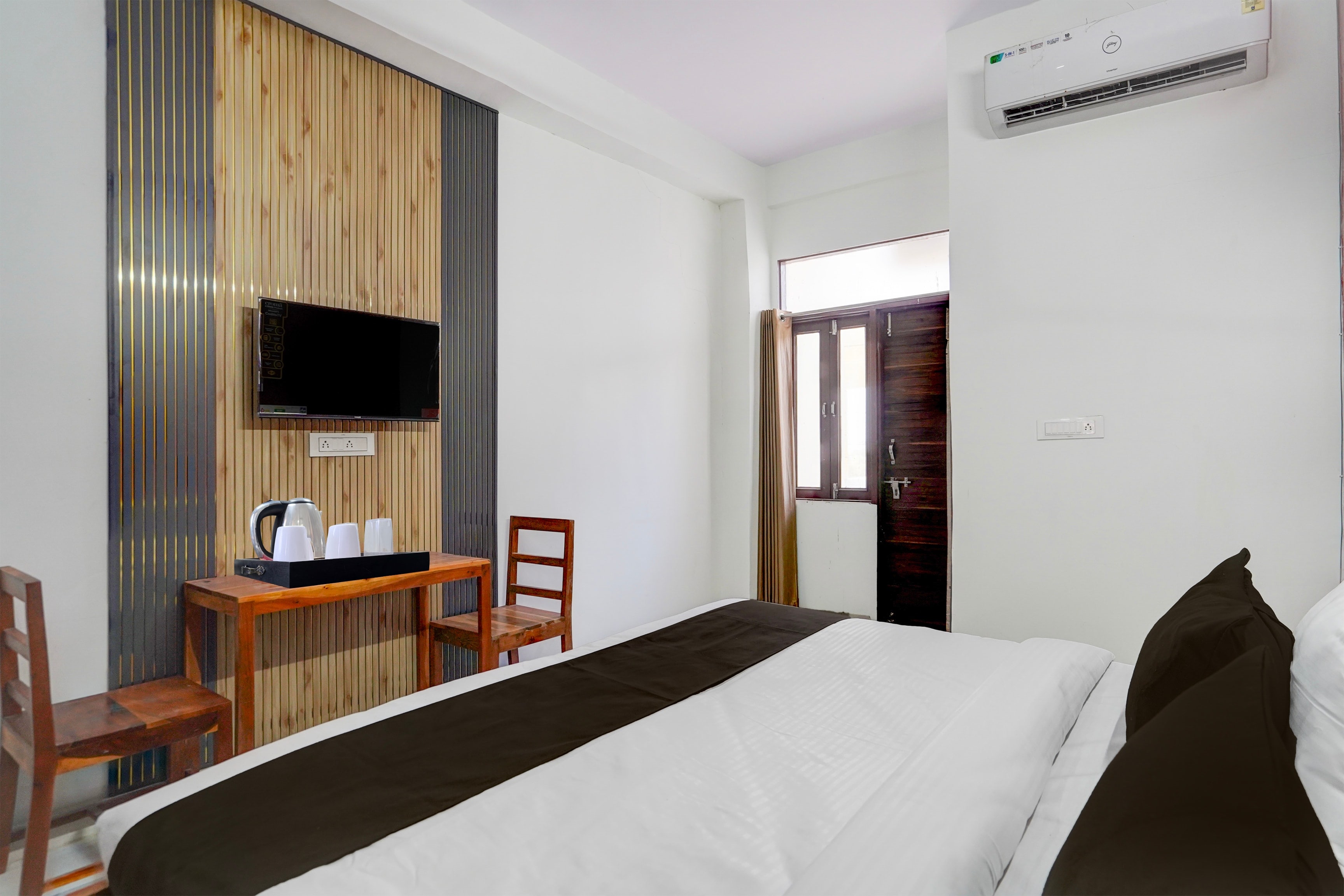 Townhouse Manipal University Highway King Bagru Formerly Golden Hotel - Tap to explore photos