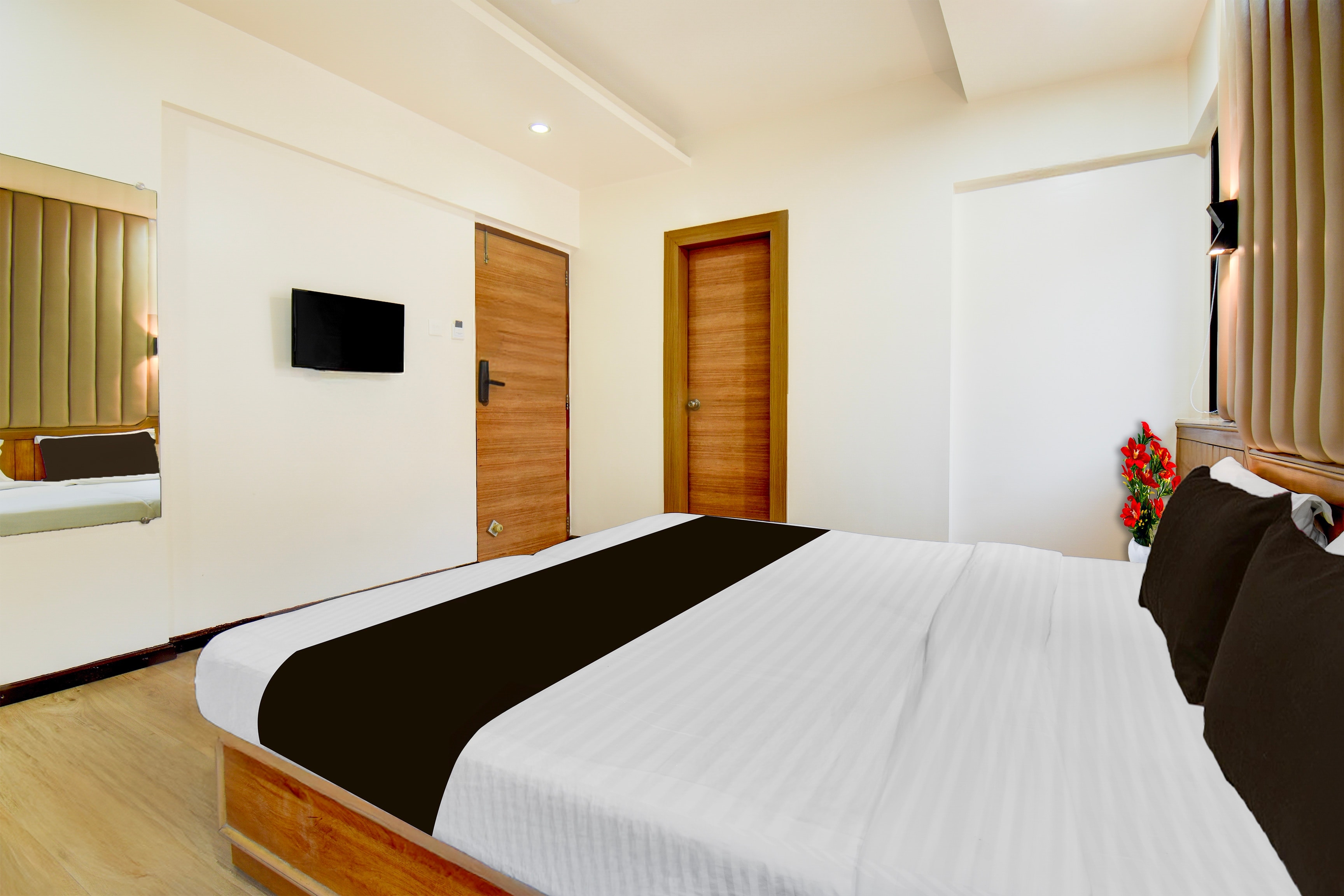 Super Townhouse Viman Nagar Business Stay Formerly Silver Crest - Tap to explore photos