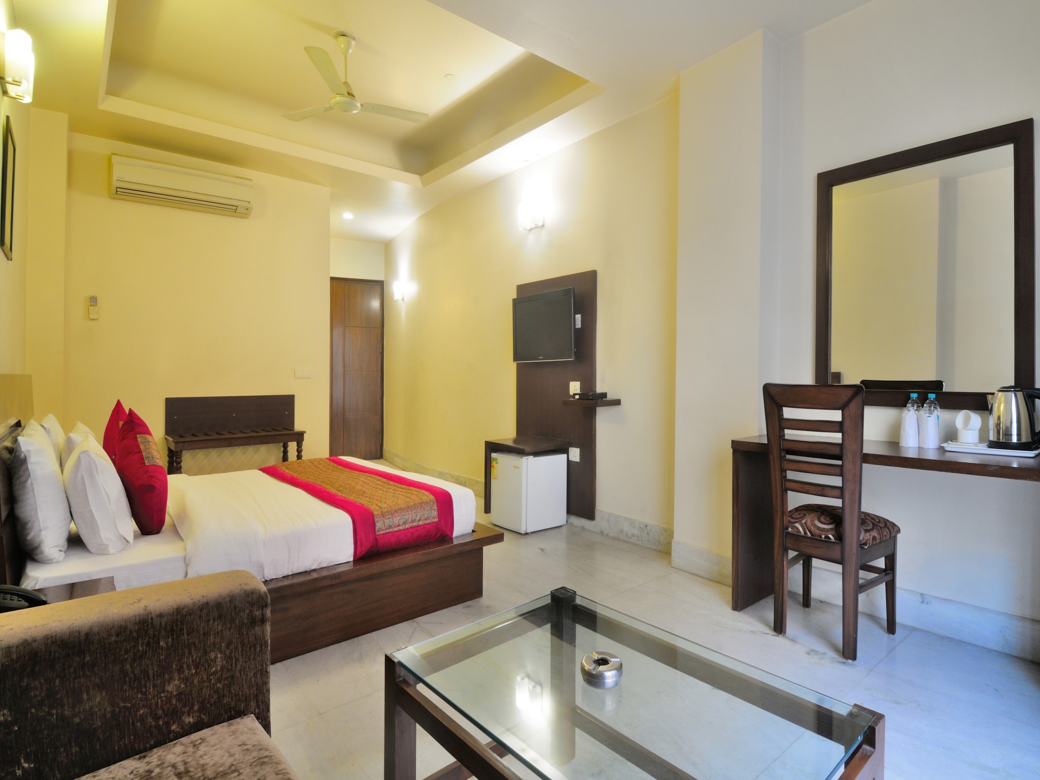 Hotel Shanti Villa - Tap to explore photos