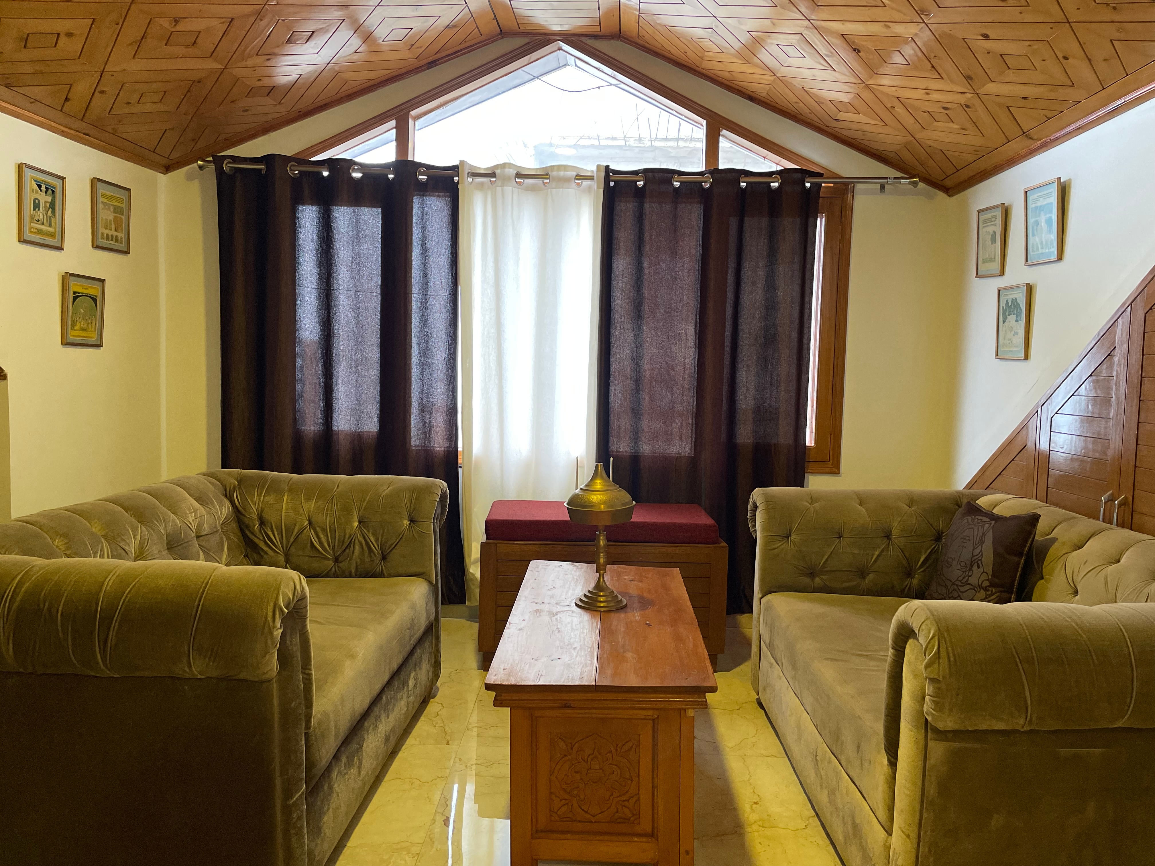 West End Home Stay | Rooms & Kitchen - Tap to explore photos