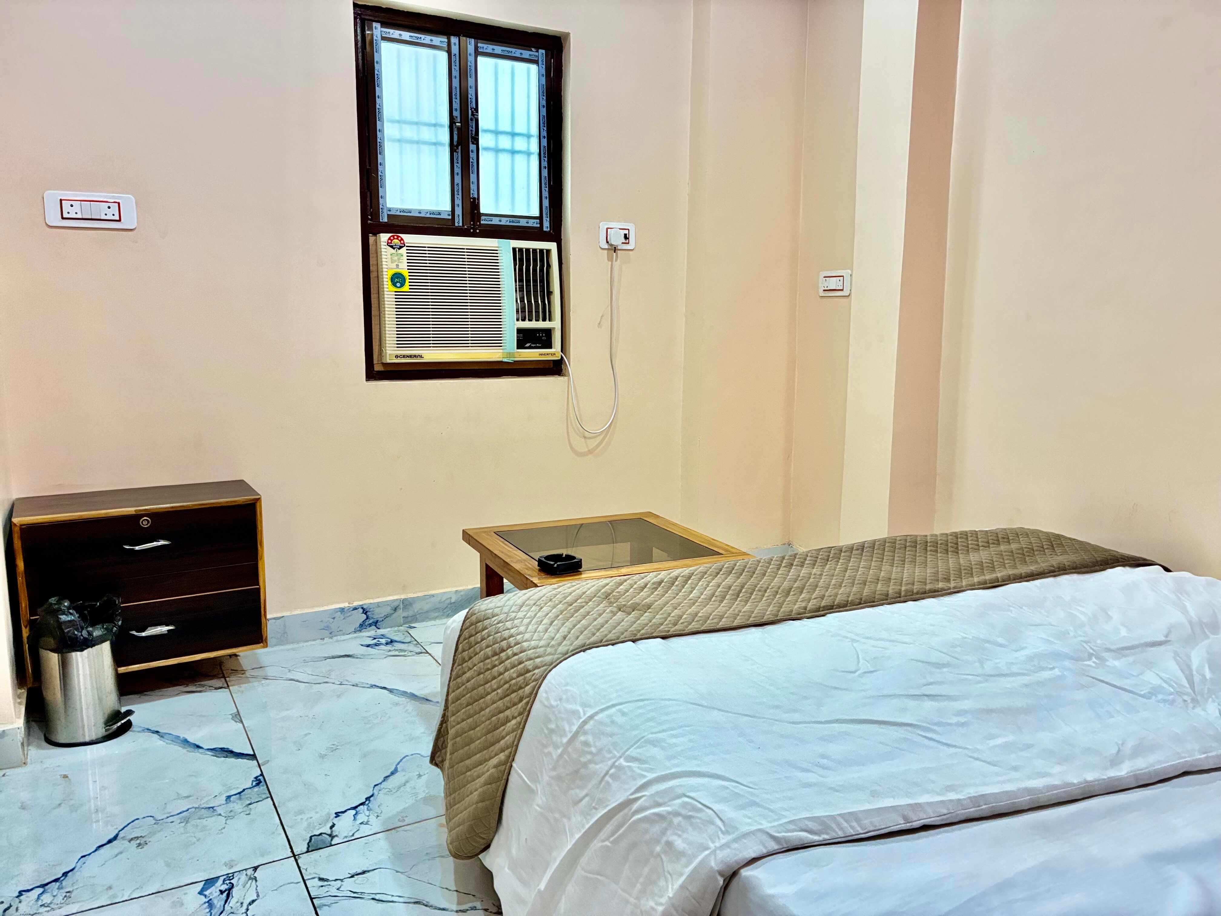 Keshari nandan paying guest house - Tap to explore photos