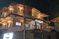 Heaven by Lake and Woods | Bar & Kitchen Mountain View