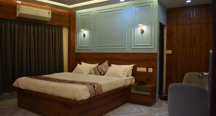 PLATINUM INN Room Type - LUXURY KING ROOM
