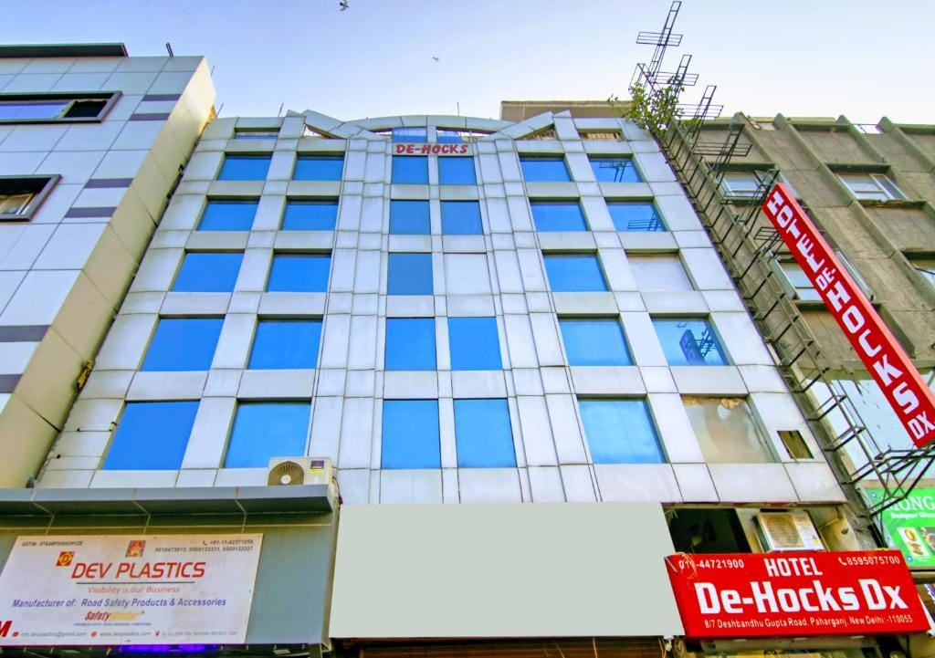 Hotel De Hocks Deluxe @ New Delhi Railway Station - Tap to explore photos