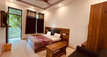 Alaknanda Motel & Restaurant Room Type - NON AC Deluxe Room With Balcony Alaknanda Motel & Restaurant Room Type - NON AC Deluxe Room With Balcony