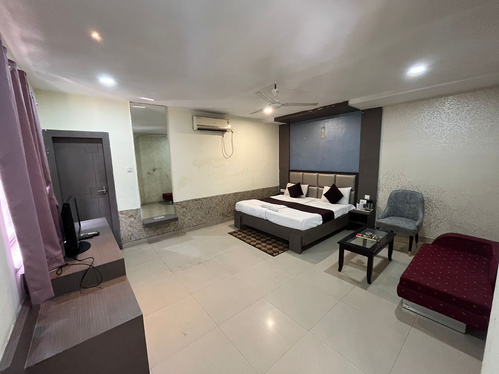 Hotel Pratap Residency - Tap to explore photos