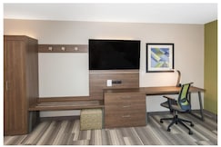 Holiday Inn Express & Suites - Hudson I-94, an IHG Hotel