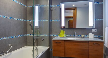 Doubletree By Hilton Kusadasi - Special Class Room Type - KING DELUXE RM W  SUN DECK