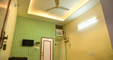 Rainbow Hotel Room Type - Deluxe Room with City View King Bed