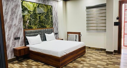 Hotel Shri Dauji Maharaj Palace Near Gokul Room Type - Deluxe Room