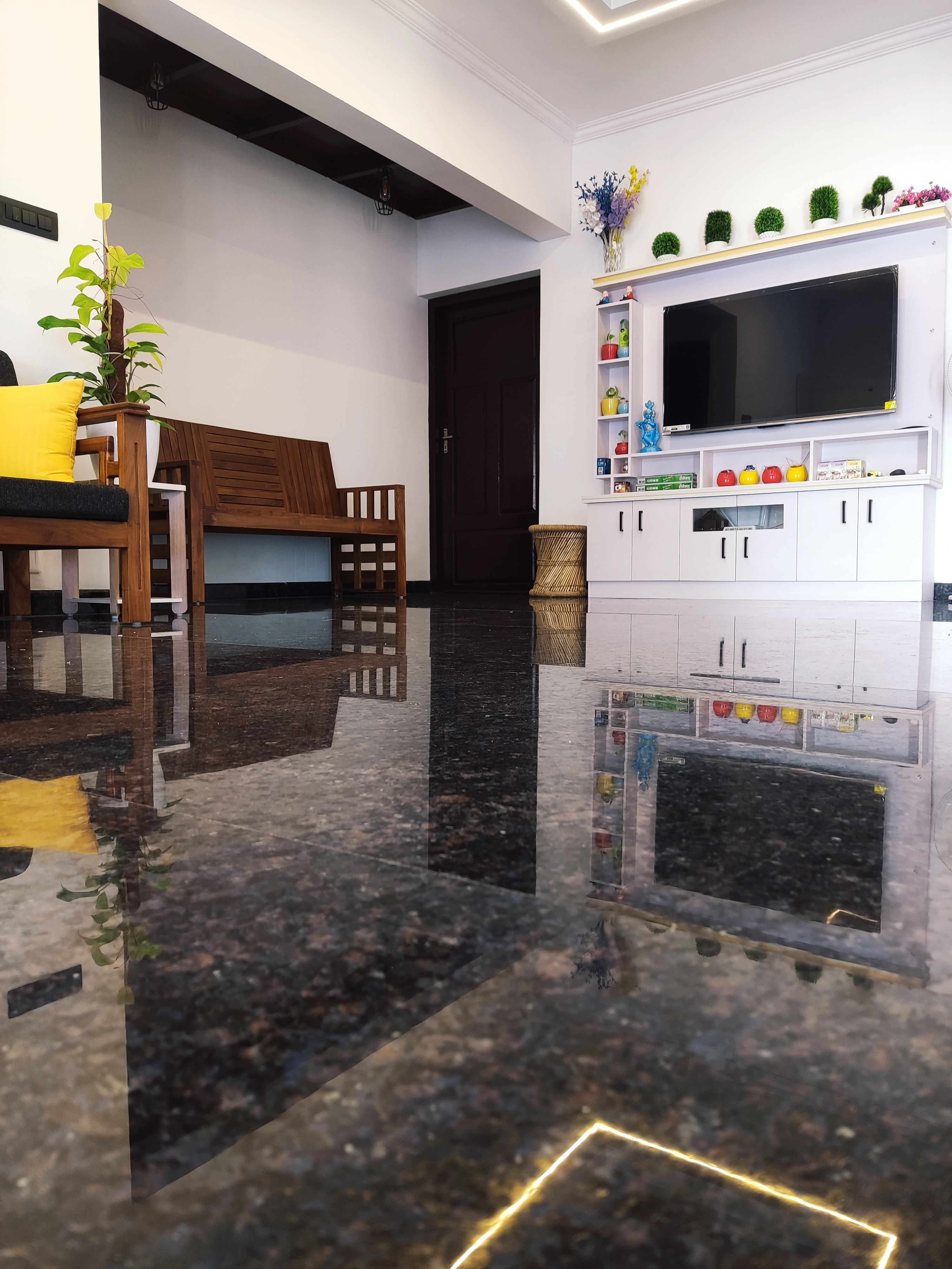 Entire 3 bedroom villa near the beach - Tap to explore photos