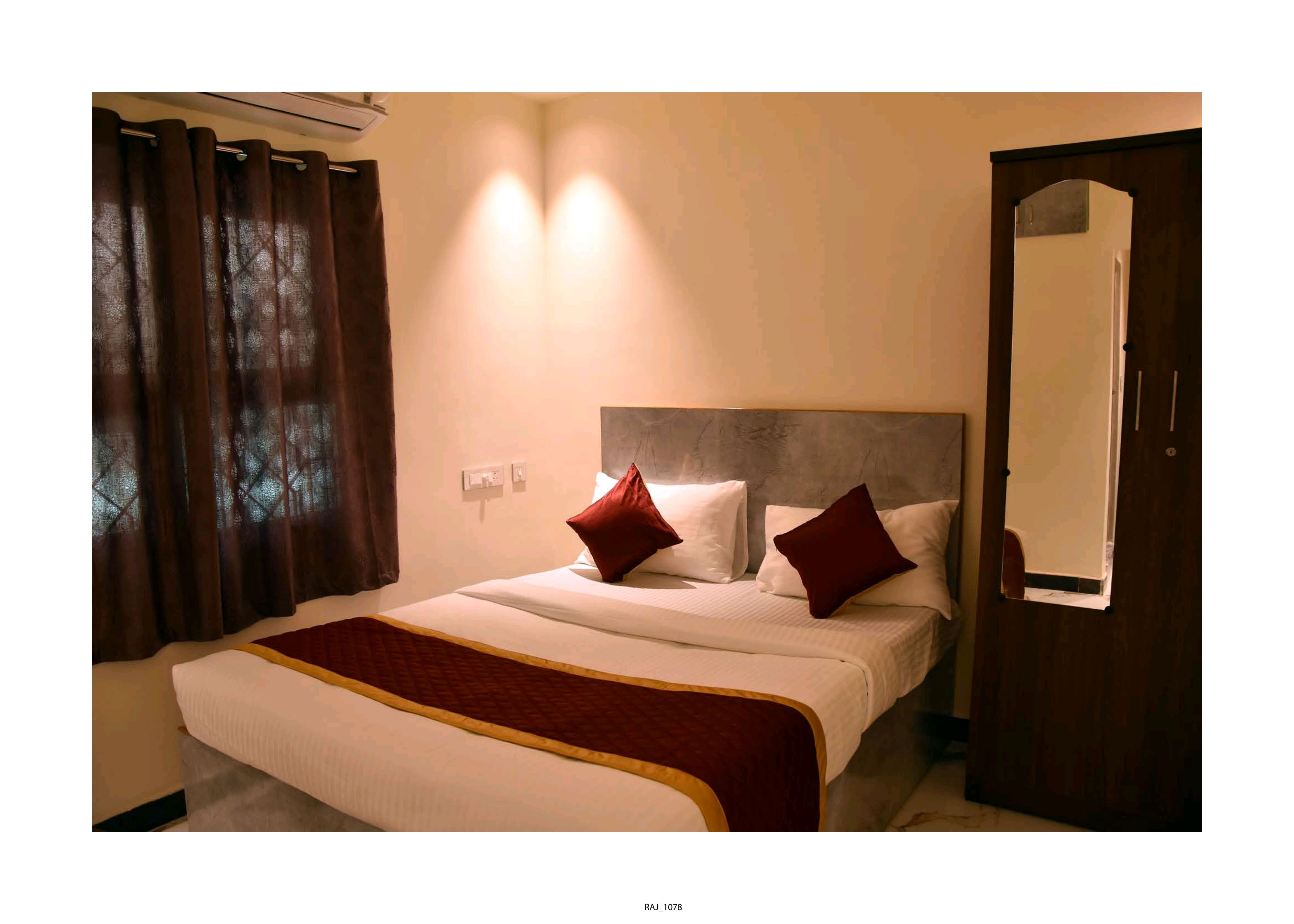 GK Luxury Stay - Tap to explore photos