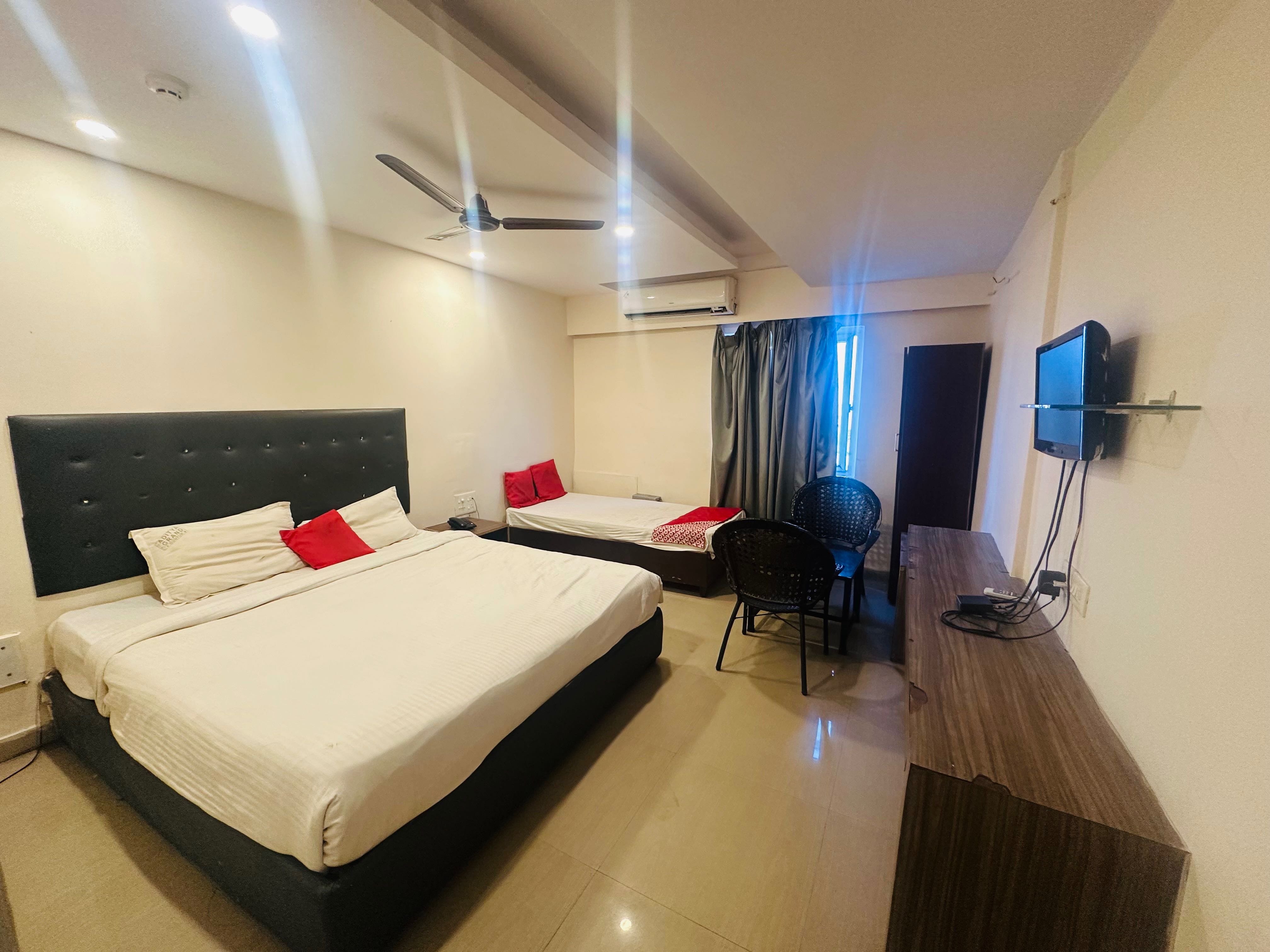 Hotel O Lakshmipuram Main Road Guntur - Tap to explore photos